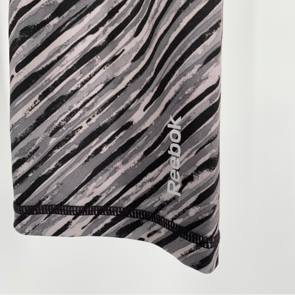 Reebok Black & Gray Crop Capri Leggings - Picture 3 of 5